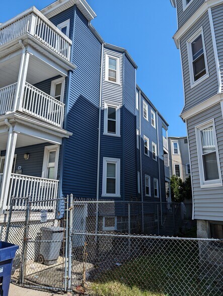 Building Photo - 34 Cameron St