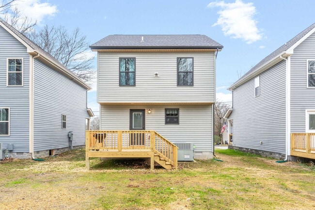 Building Photo - 865 Central Ave