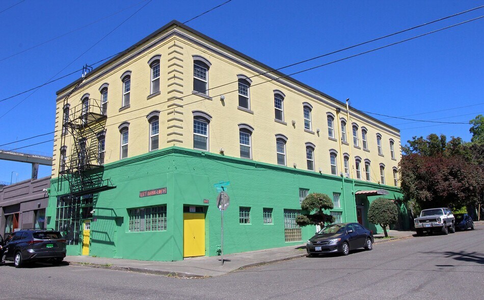 Primary Photo - 843 N Knott St