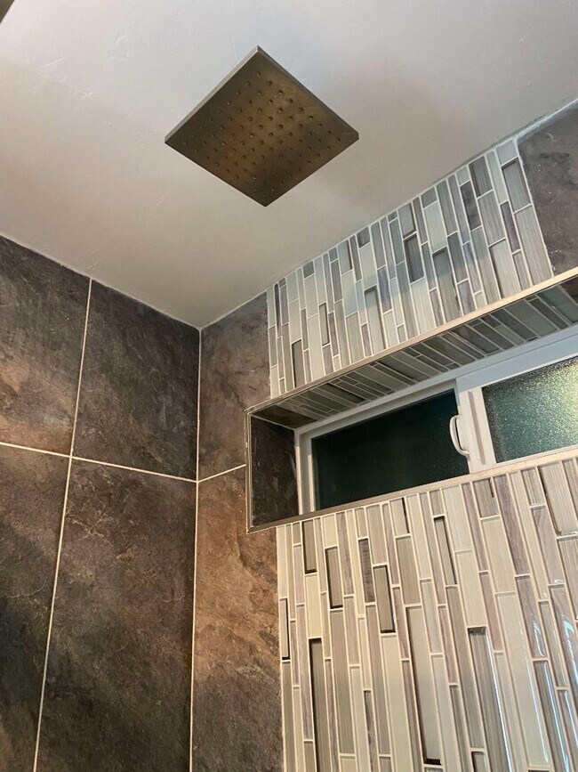 Building Photo - 578 13th St