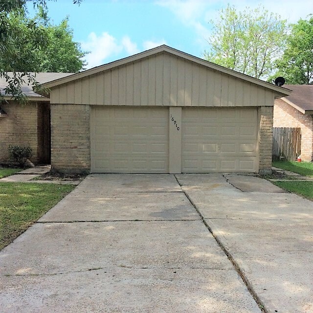 Building Photo - 16910 Barcelona Dr
