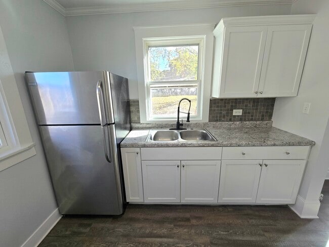 Building Photo - 328 Rosewood Ave