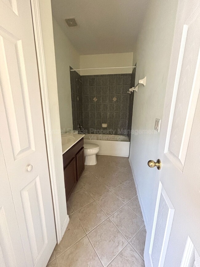 Building Photo - 902 Hire Cir