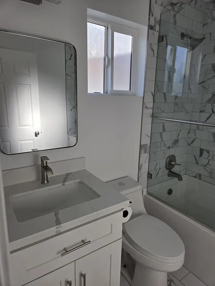 Building Photo - 1117 Meeker Ave