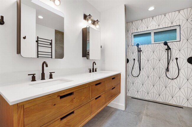 Building Photo - 5226 Kinglet St