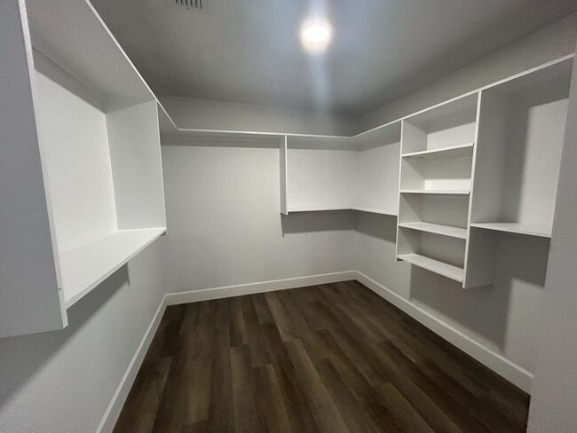Building Photo - 2509 Larry Dr