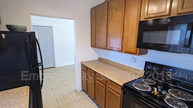 Building Photo - 140 N Oxalis Dr