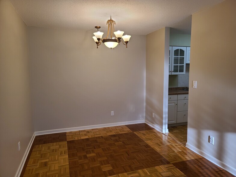 Building Photo - 450 Ford Rd