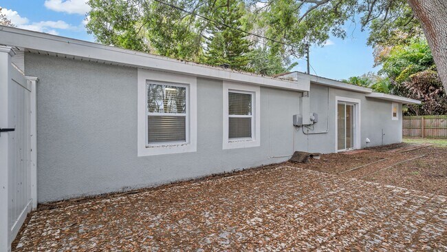 Building Photo - Spacious remodeled South Tampa 4BR/3BA hom...