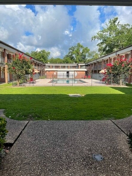 Pic 22-pool - Midtown Commons Apartments