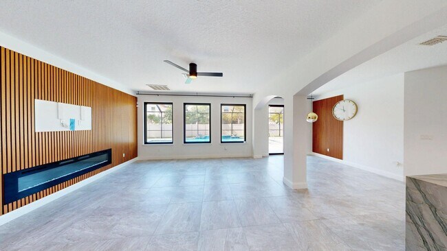 Building Photo - 6BR /5BA  LUXURY POOL HOME -  Fells Landing Subdivision- Minutes to Medical City! **1/2 OFF FIRST...