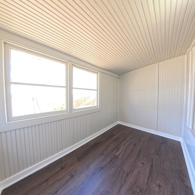 Building Photo - Newly remodeled 3 bedroom 1 bathroom home-Located in Jefferson