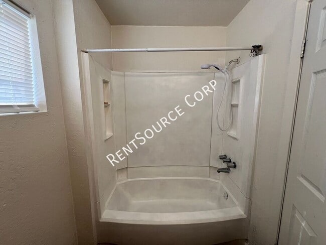 Building Photo - 1411 Nancy St