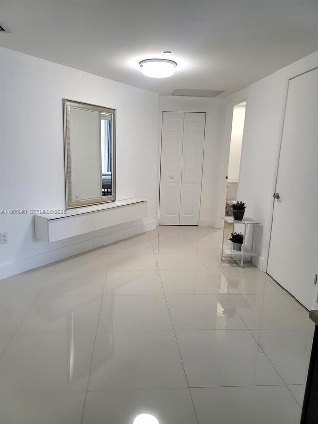 Building Photo - 475 Brickell Ave