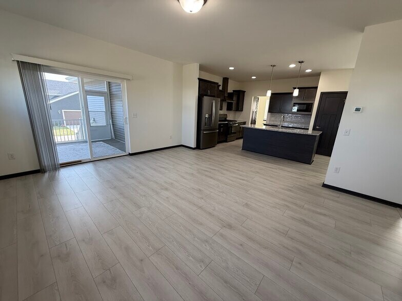 Building Photo - 4825 Suelo Rd