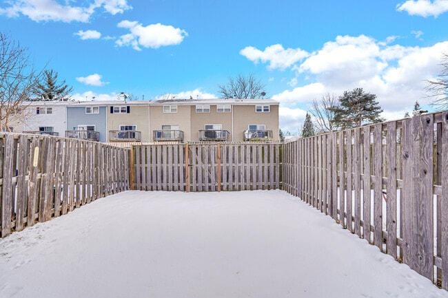 Building Photo - 2035 Stanley Ct