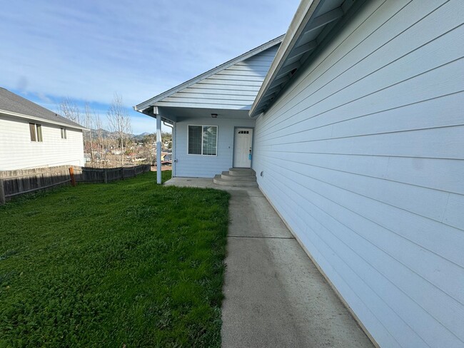 Building Photo - 3 bedroom house in Green