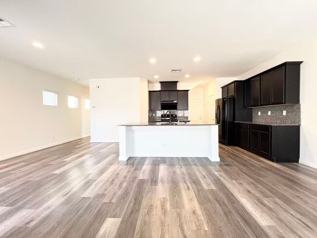 Building Photo - Modern two-story single-family home