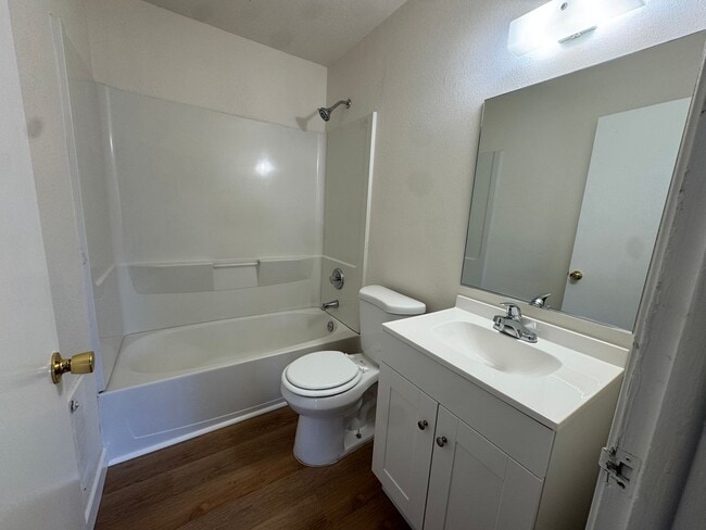 Building Photo - Recently remodeled 2-bedroom, 1-bathroom home