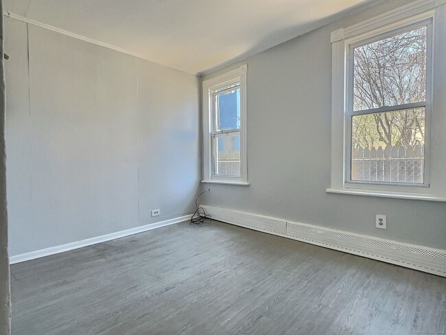 Building Photo - 256 Lexington Ave