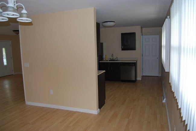 Building Photo - EDGEWOOD - SINGLE FAMILY RANCHER