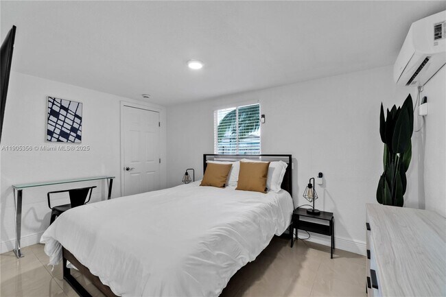 Building Photo - 6650 McKinley St