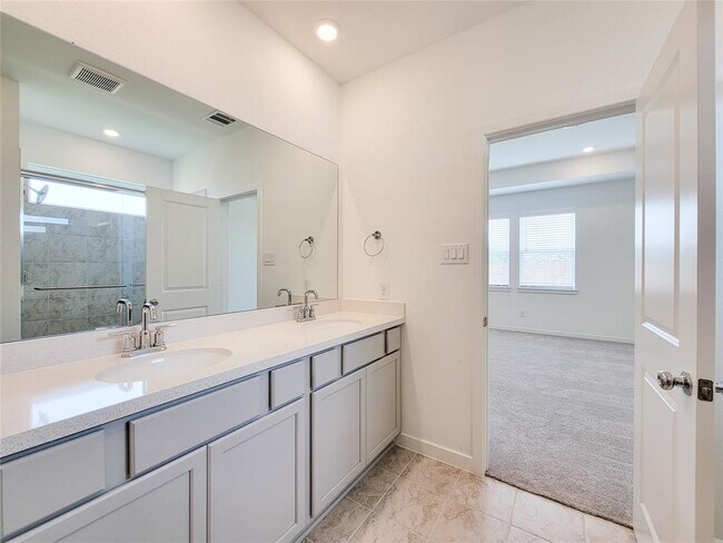 Building Photo - 21627 Royal Jett Dr