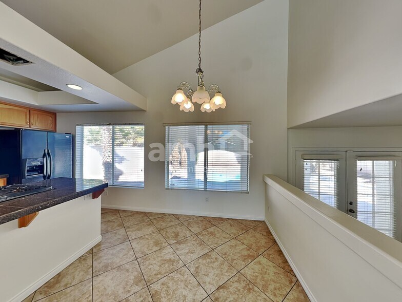 Building Photo - 2678 African Violet Ave