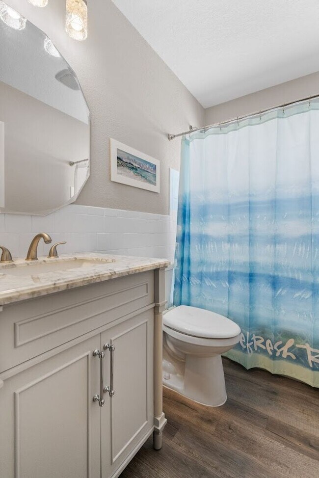 Building Photo - Waterfront Views! Fully updated 2/2 condo
