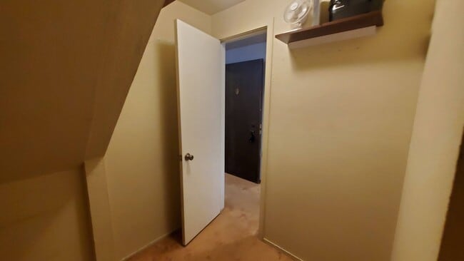 Building Photo - 1 BDRM Kings Run Condo w/ HOA Amenities, V...