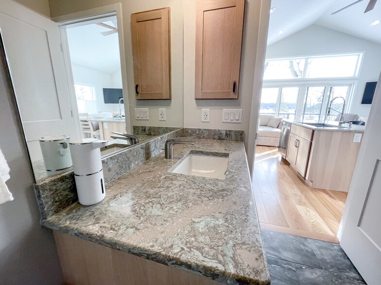 Building Photo - 8073 Outer Dr S