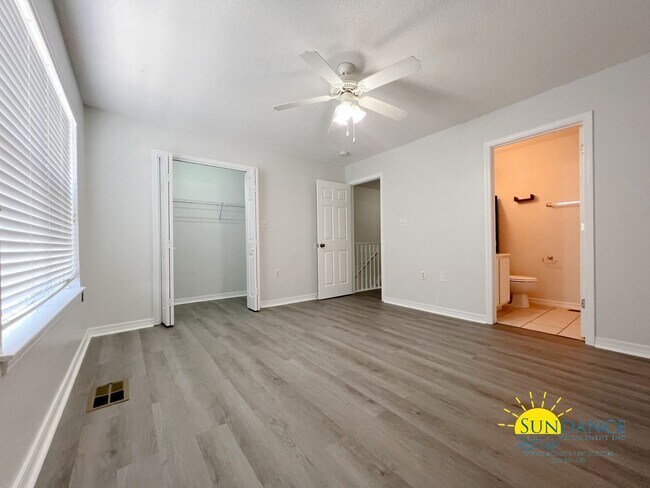 Building Photo - Spacious 2 Bedroom Townhouse near Hurlburt...