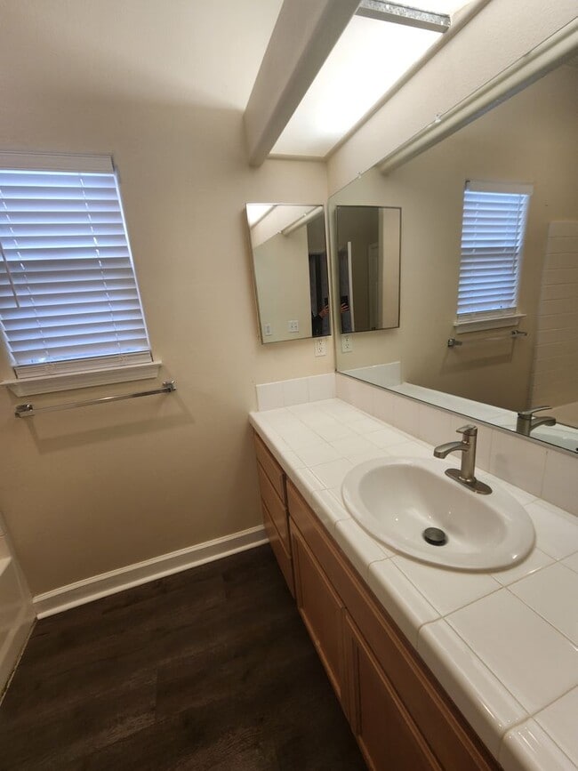 Building Photo - 521 Adina Way