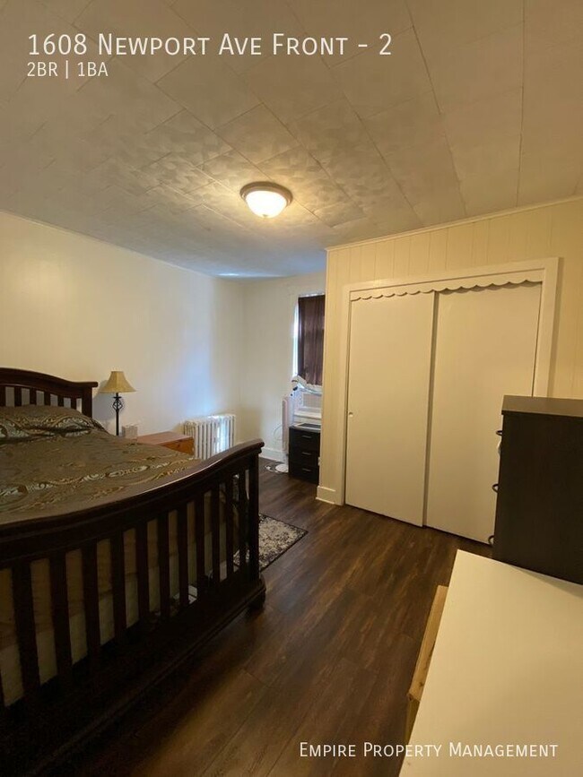 Building Photo - 1st and 2nd Floor: 2 Bedroom / 1 Bathroom ...