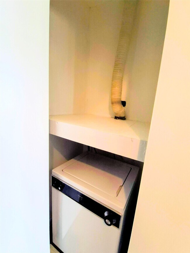 Building Photo - 500 Tiki Dr