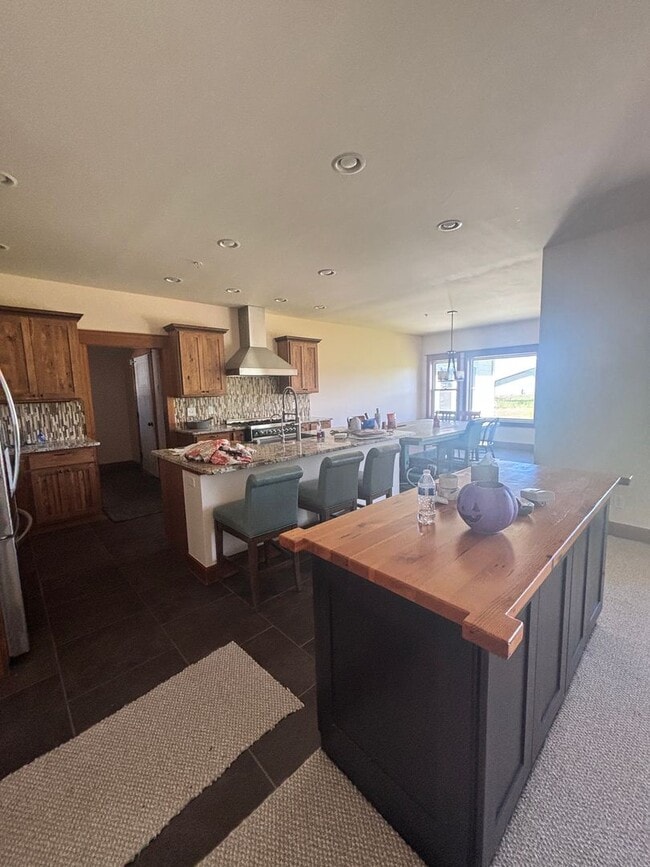 Building Photo - Beautiful 4B/3B home on acreage with mountain views