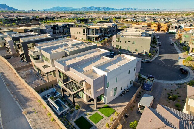 Building Photo - Mesa Ridge Luxury Oasis Feathertop