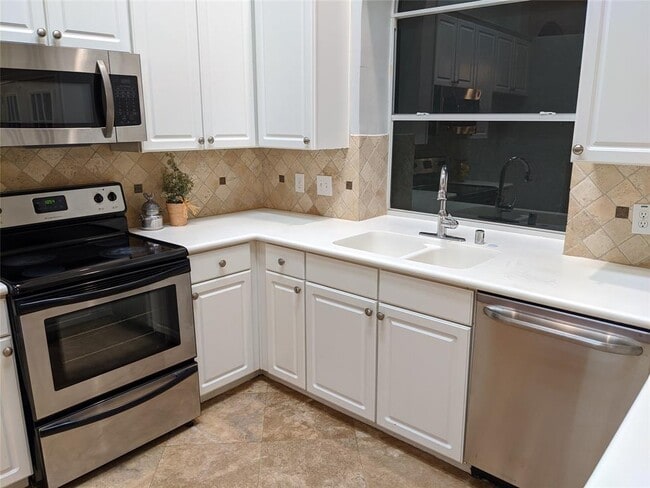 Building Photo - 16114 Charter Rock Dr