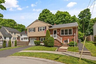 Building Photo - 49 Lillian Rd