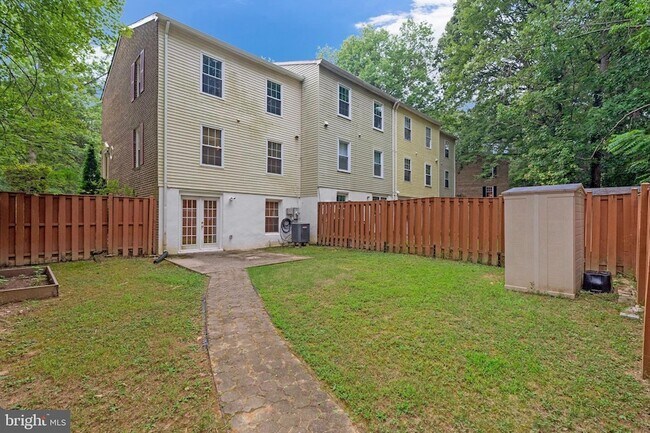 Building Photo - 6401 Old Scotts Ct