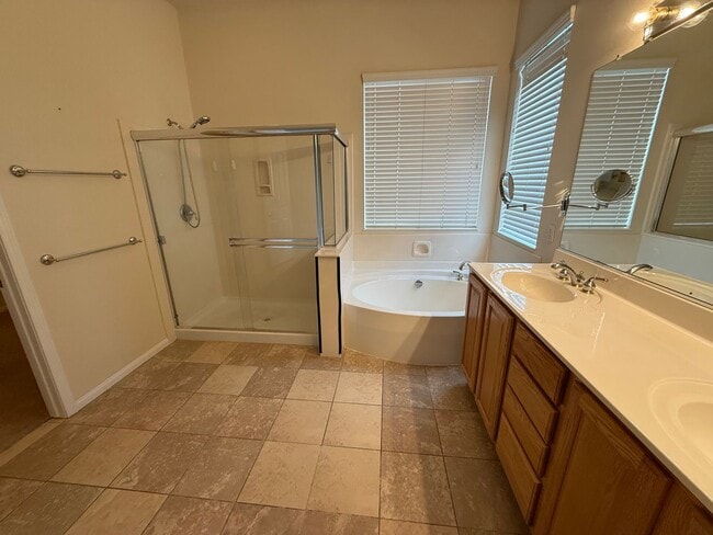 Building Photo - Apple Valley Estates- Gated Community- Beautiful 4 Bedrooms, 3 Bathrooms