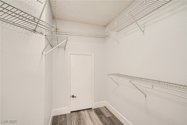 Building Photo - 4844 Maryvale Dr