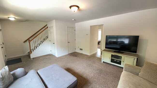 Building Photo - Beautiful 3 Bedroom Townhome in Elizabethtown!