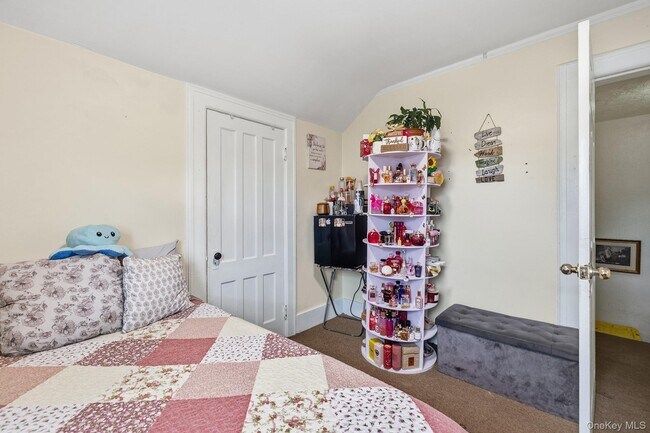 Building Photo - 5 Bush Ave