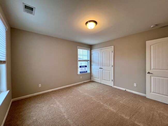 Building Photo - 3 bed/2.5 bath at end unit townhome in Berkeley Walk at Savannah Quarters with garage