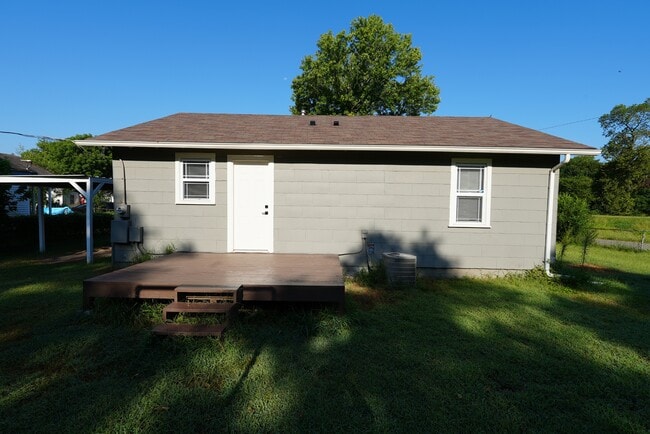 Building Photo - 405 S 60th W Ave
