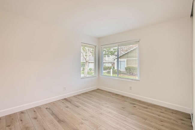 Building Photo - Recently Renovated!! - 3 Bedroom/2 Bath Fi...