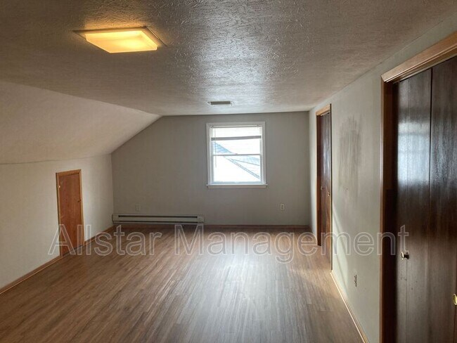 Building Photo - 320 Halle Dr