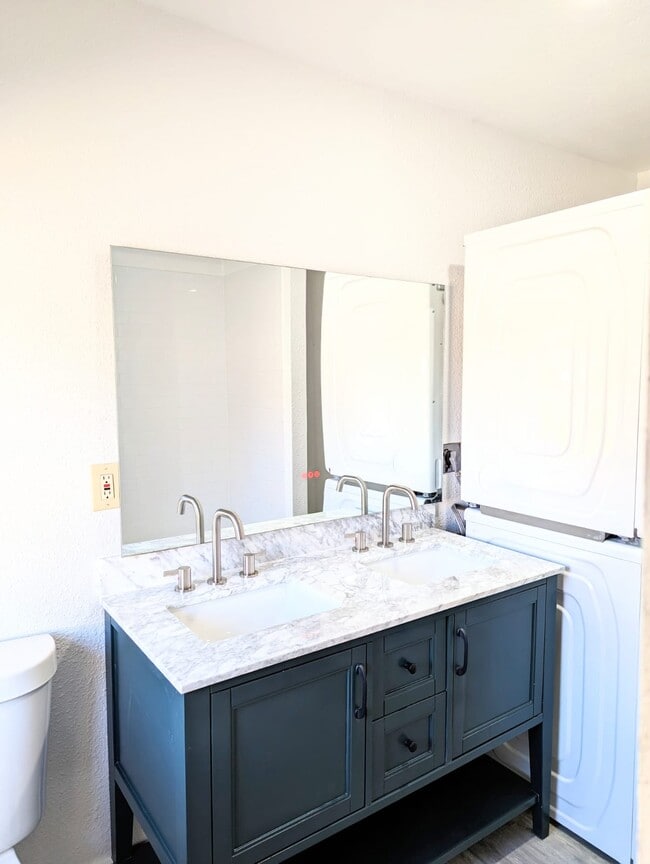 Building Photo - 127 E Fleming Ave