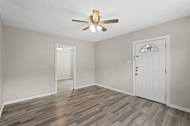 Building Photo - 523 Henke St